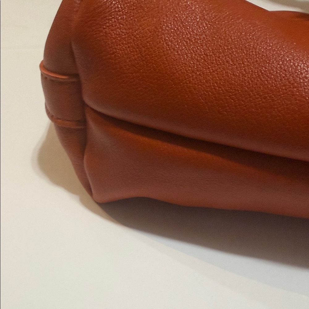 Elegant Orange Leather Shoulder Bag - Picture 8 of 16